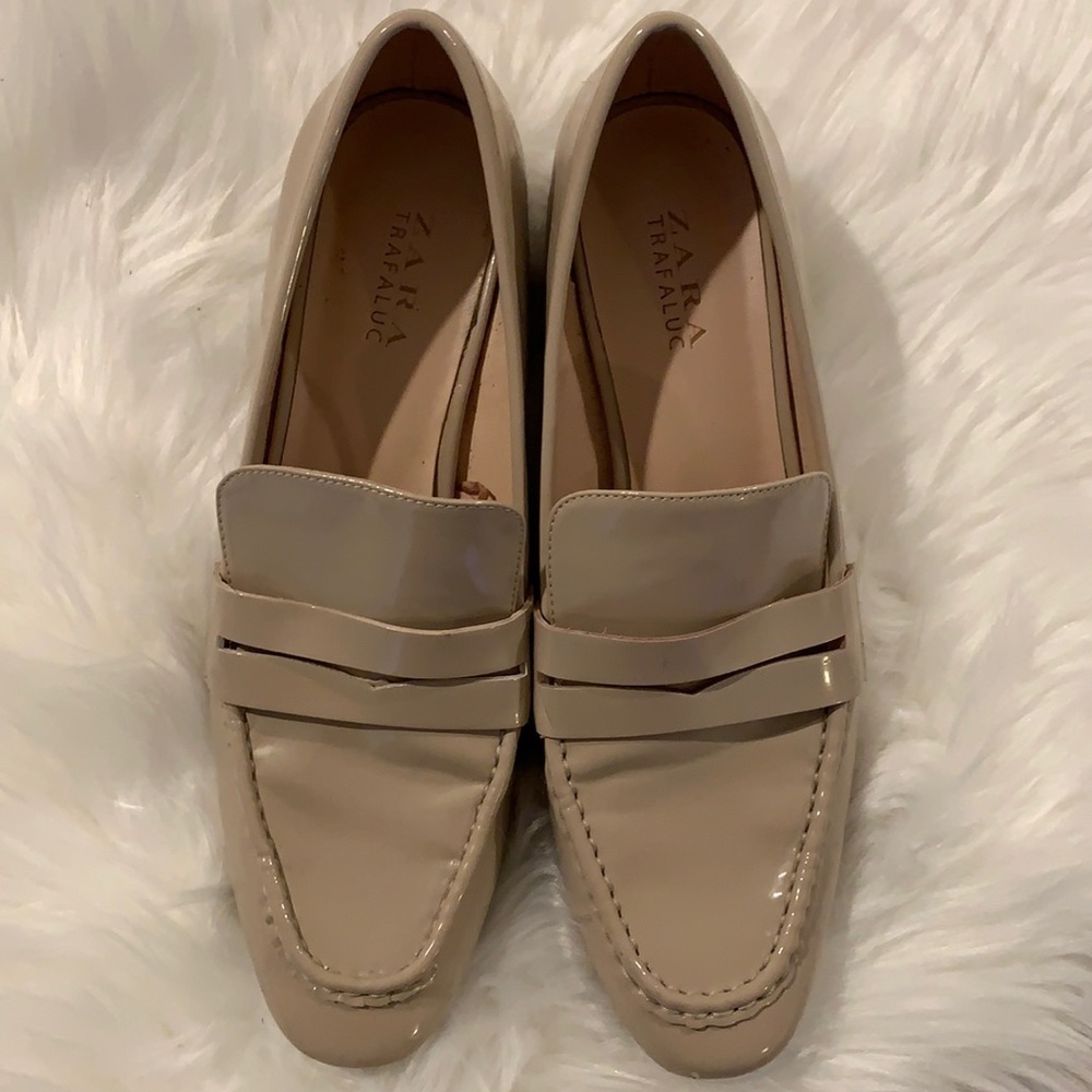 ZARA Trafaluc Beige Patent Loafer size 40.​​​​​​​​​​​​​​​​​​